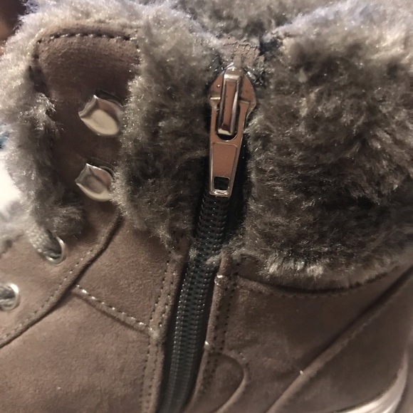 Guess faux fur sneaker/boot…. Sneaker is grayish in color… size 8.5 - Picture 4 of 10